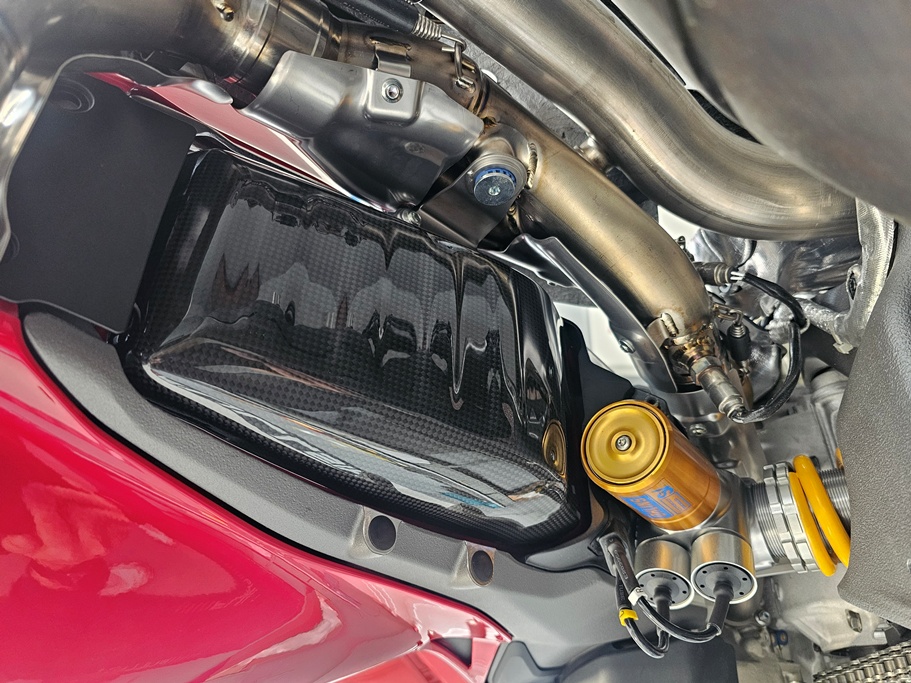 FUEL TANK COVER